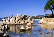 蓝鲸体育:可惜了!国足前场连续传递,韦世豪禁区前打滑倒地错失机会!.